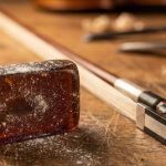 Choisir la colophane idéale pour violon, alto ou violoncelle : comprendre les critères essentiels